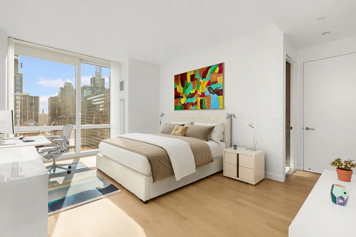 247 W 46TH Street 4104