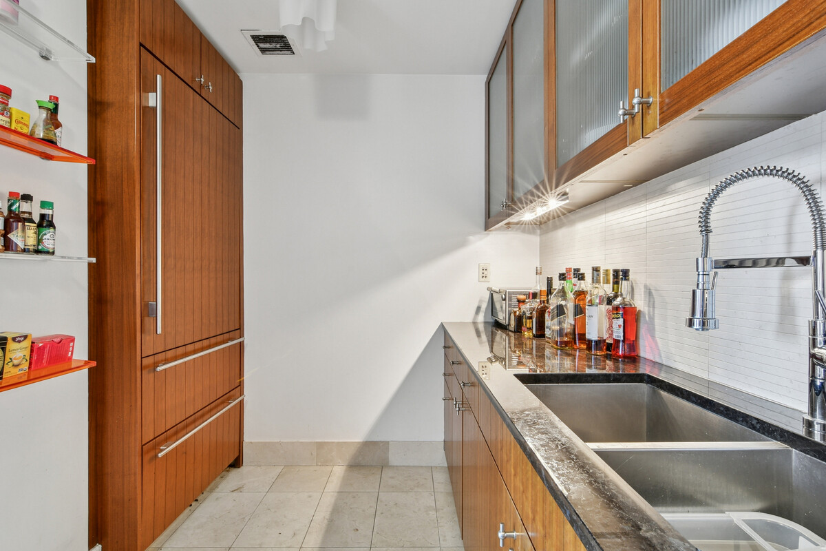 250 E 53RD Street 2801