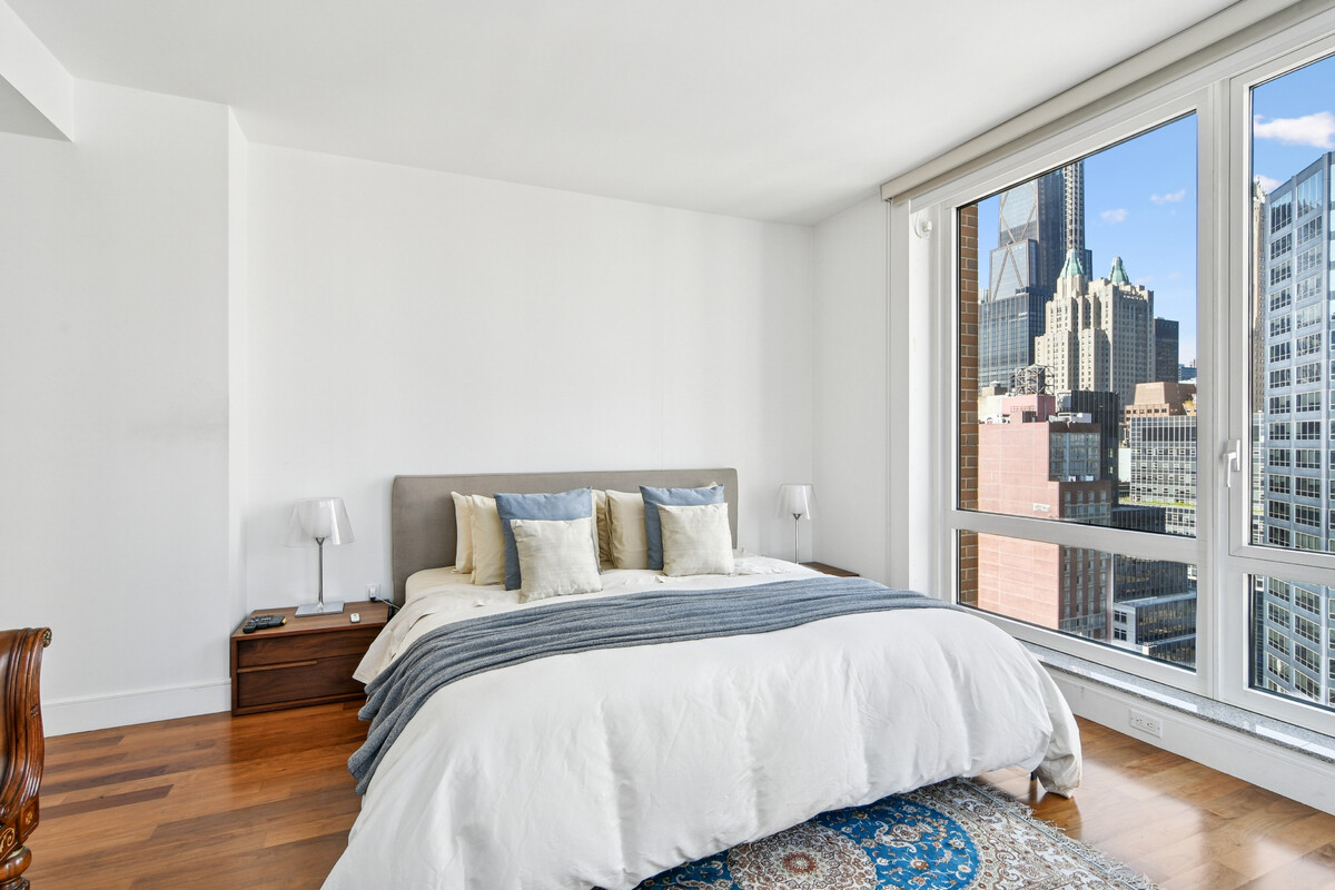 250 E 53RD Street 2801