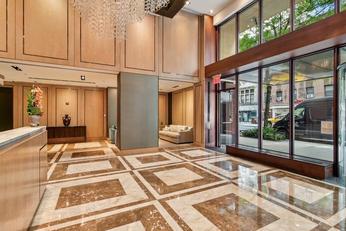 250 E 53RD Street 2801