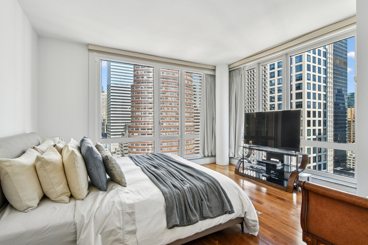 250 E 53RD Street 2801