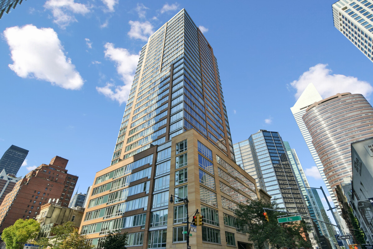 250 E 53RD Street 2801