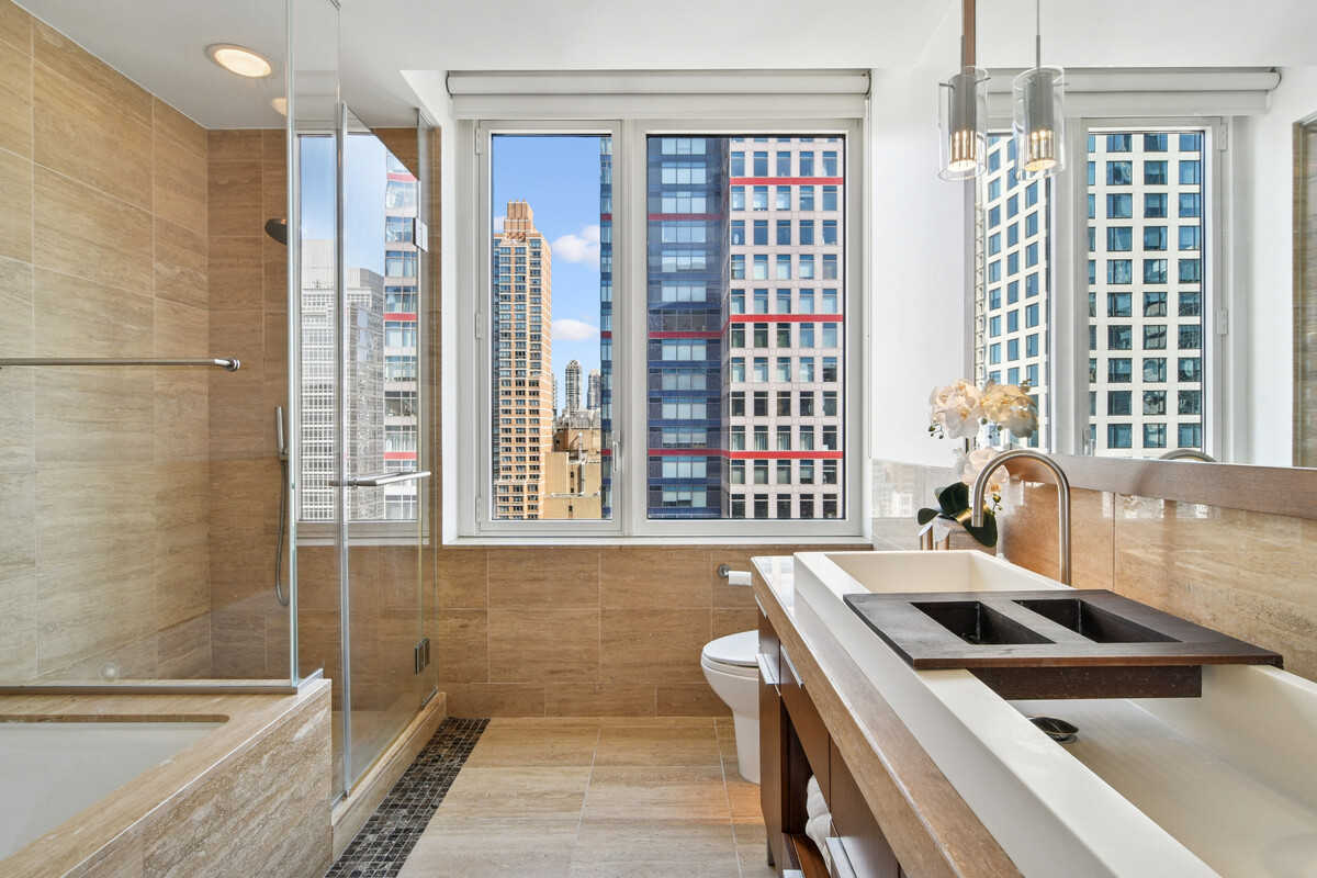 250 E 53RD Street 2801