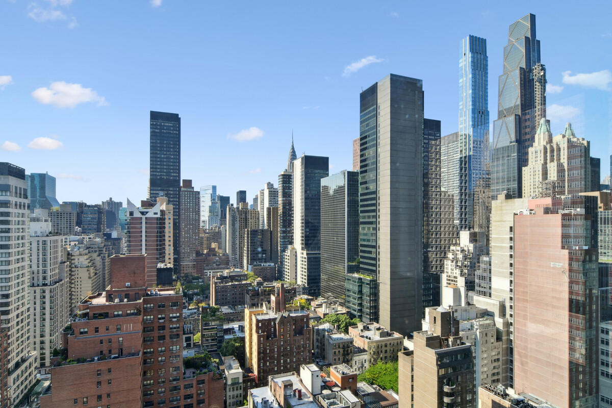 250 E 53RD Street 2801