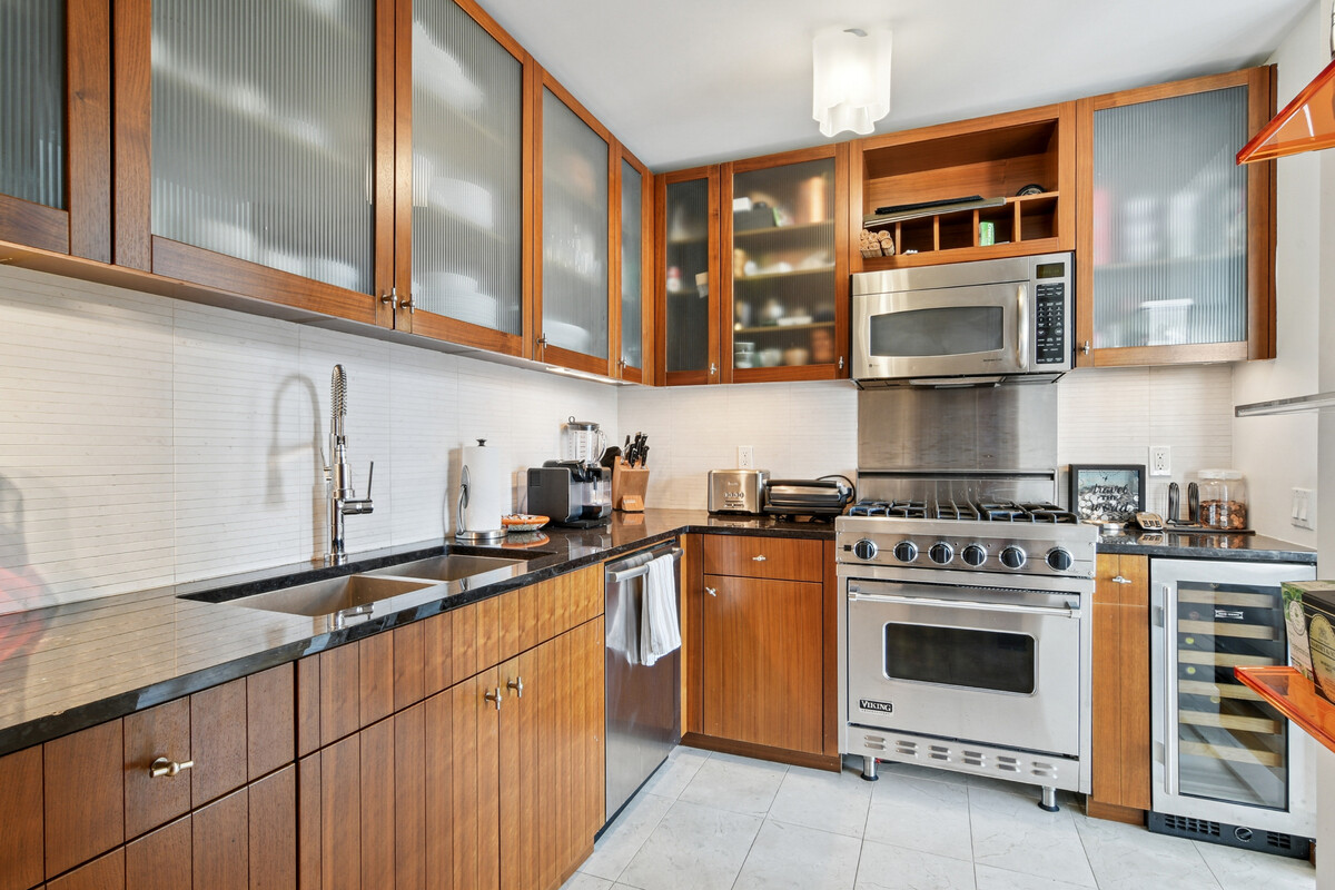 250 E 53RD Street 2801