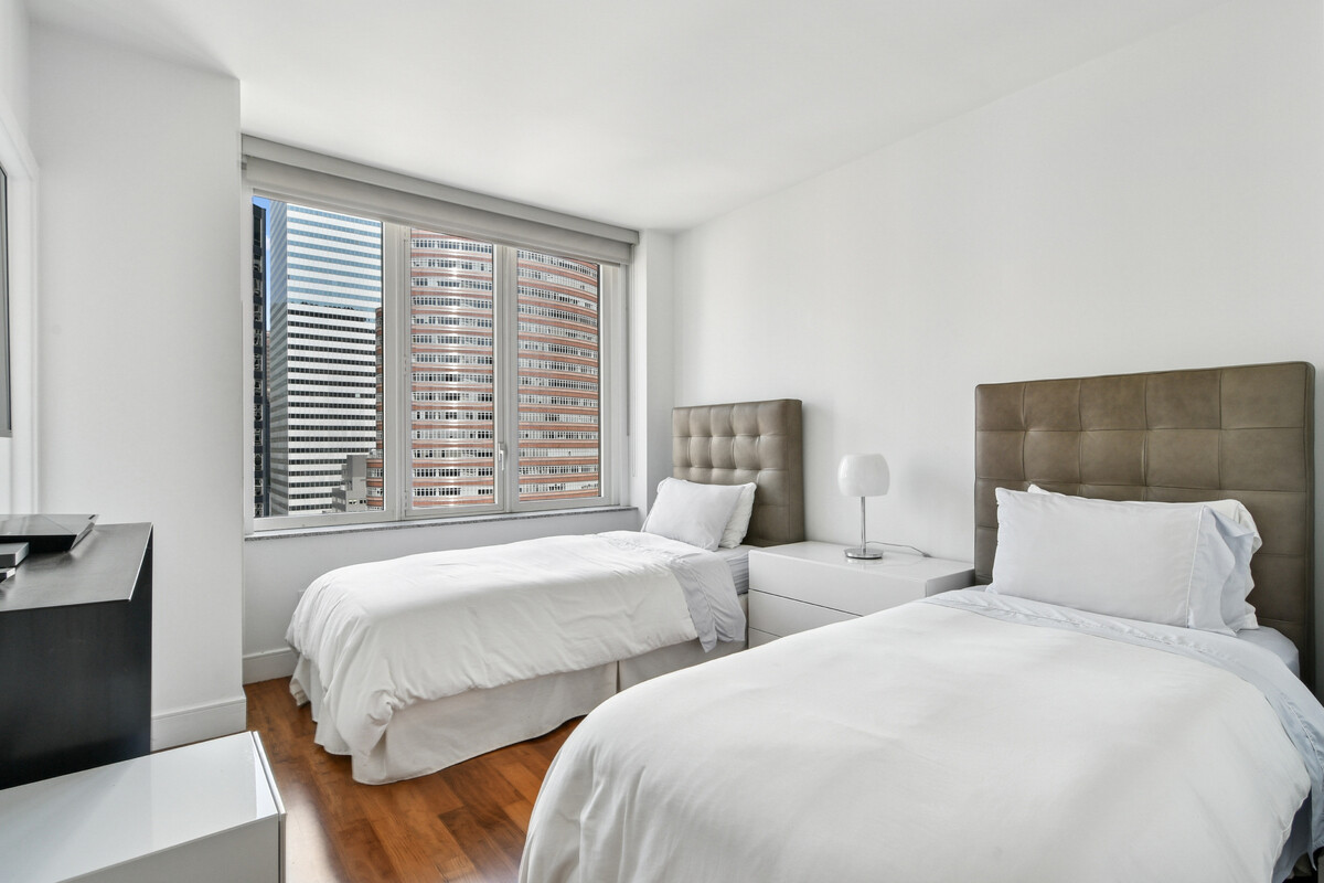 250 E 53RD Street 2801