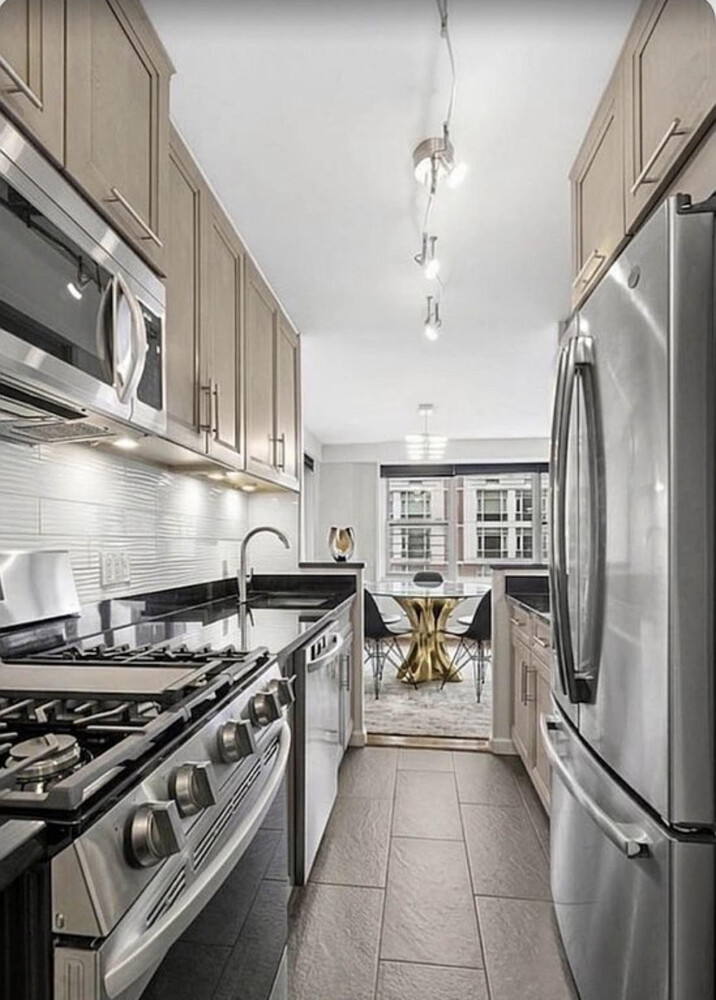 370 E 76TH Street B1102