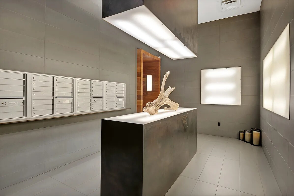 305 W 16TH Street 4D