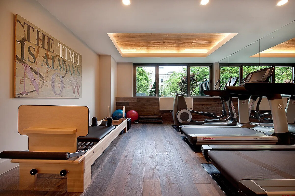 305 W 16TH Street 4D