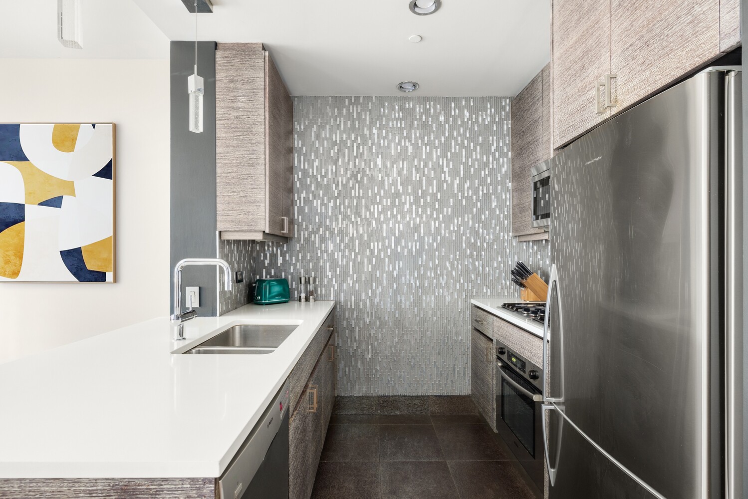 305 W 16TH Street 4D