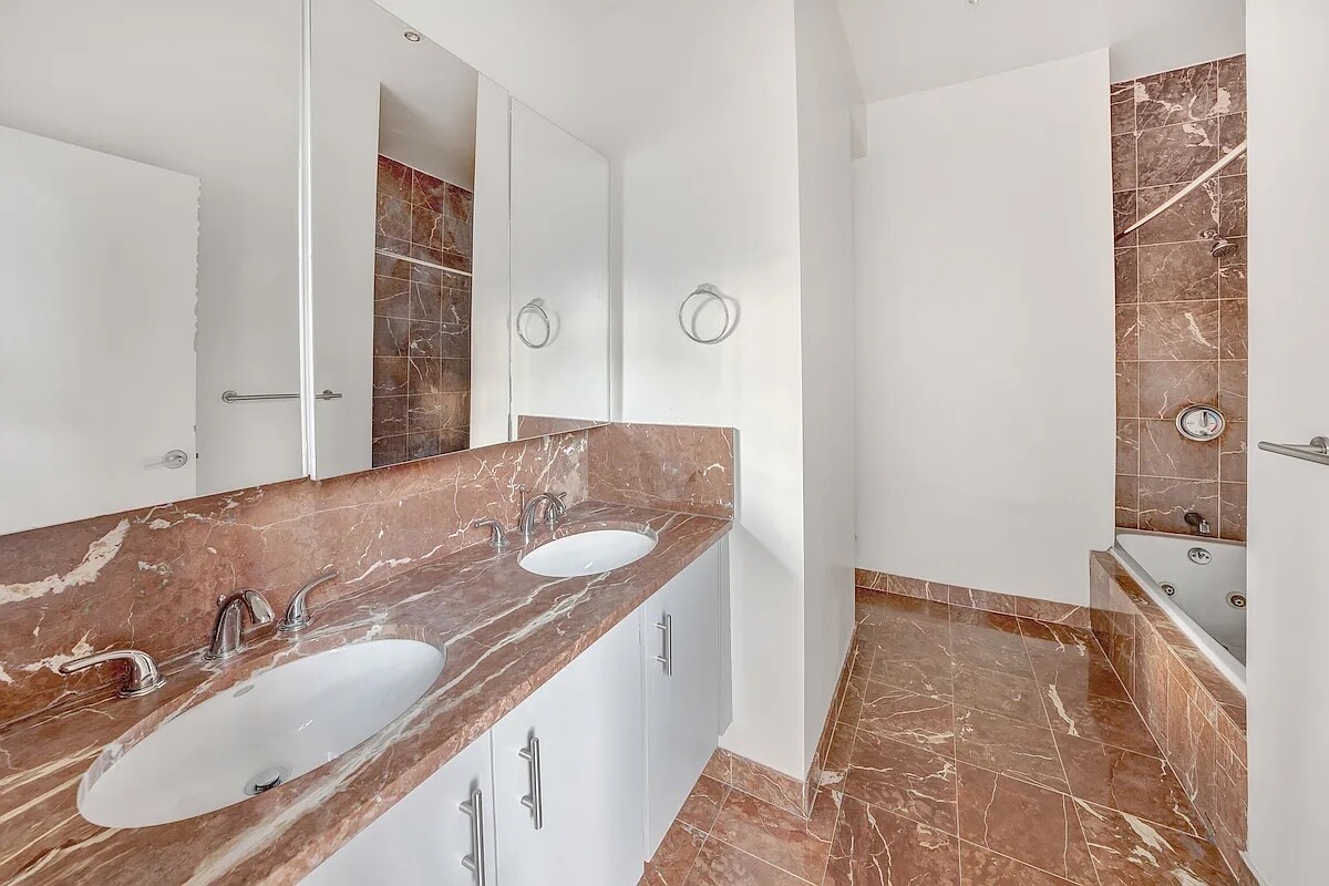 343 E 74TH Street PH34D