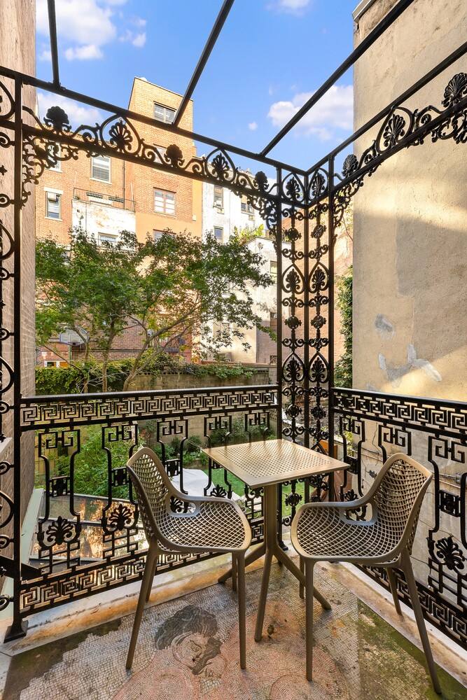133 W 75TH Street PARLOUR