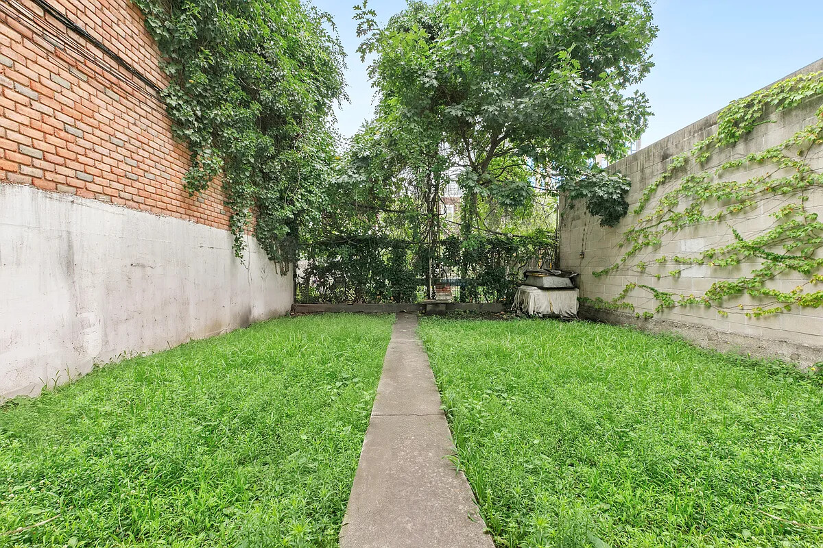 10-47 47TH Avenue