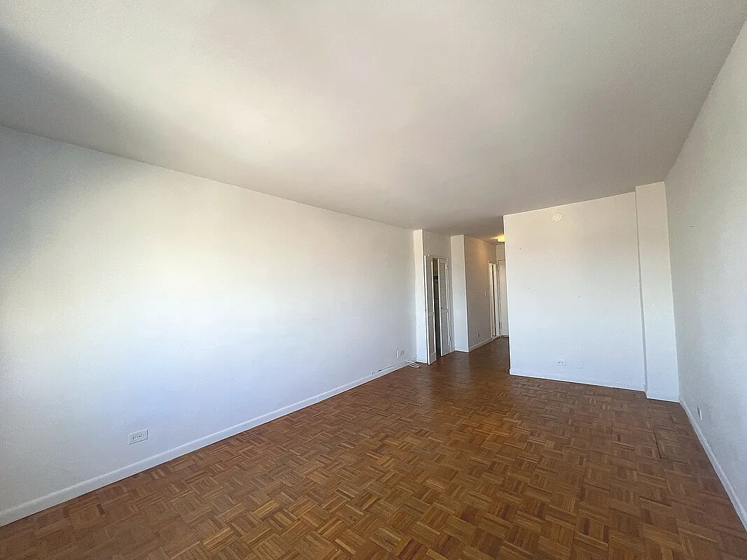 111 3RD Avenue 17F