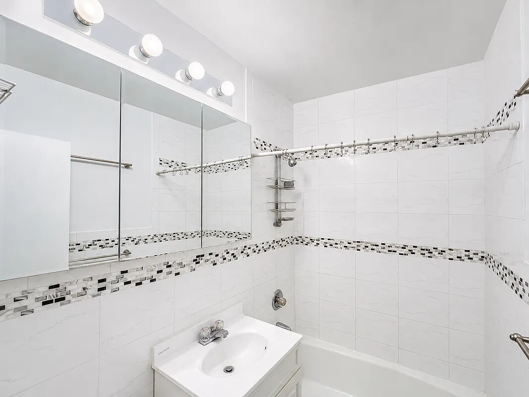 111 3RD Avenue 17F