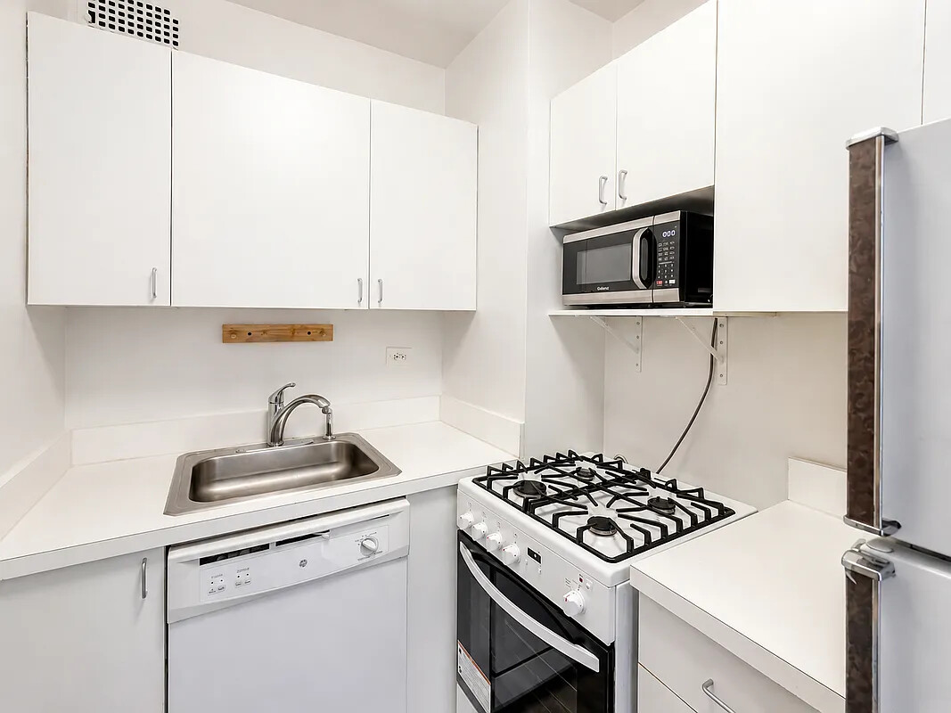 111 3RD Avenue 17F