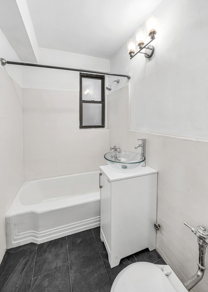 54 E 8TH Street 3L