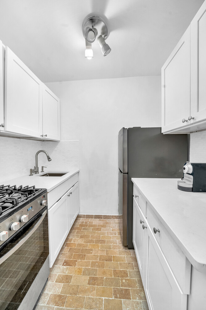 54 E 8TH Street 3L