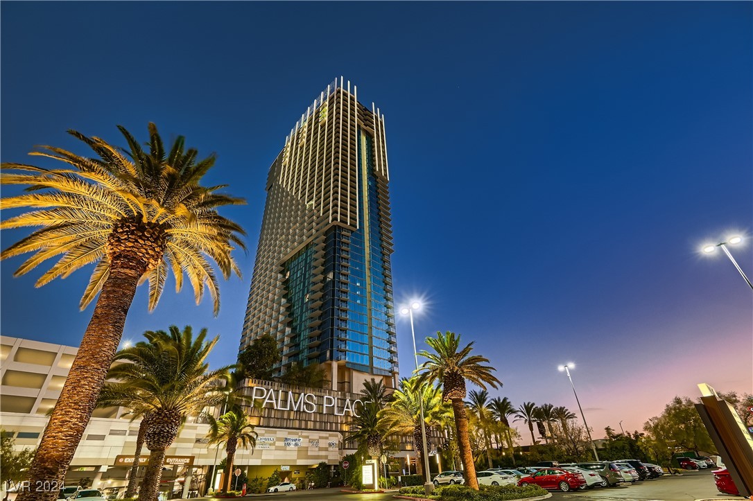 4381 West Flamingo Road 3902