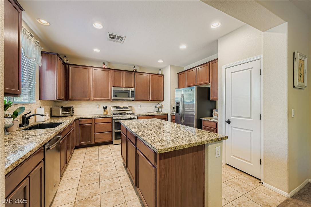 9632 Abbey Pond Avenue