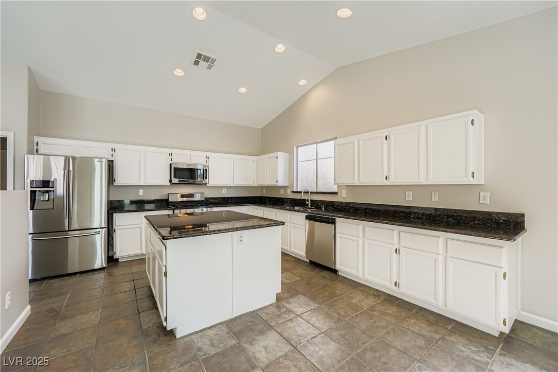 9513 Kelly Creek Avenue