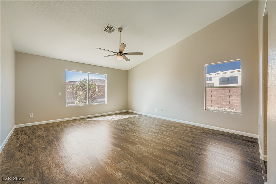 9513 Kelly Creek Avenue