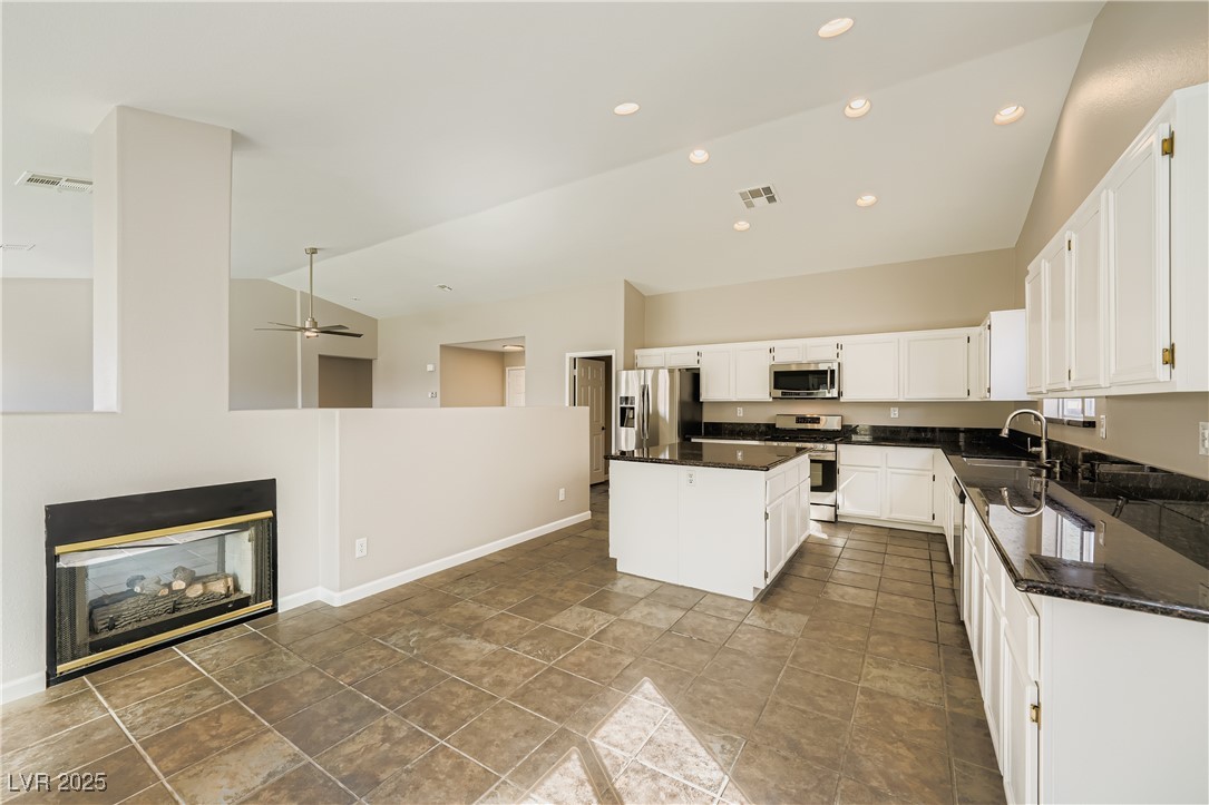 9513 Kelly Creek Avenue