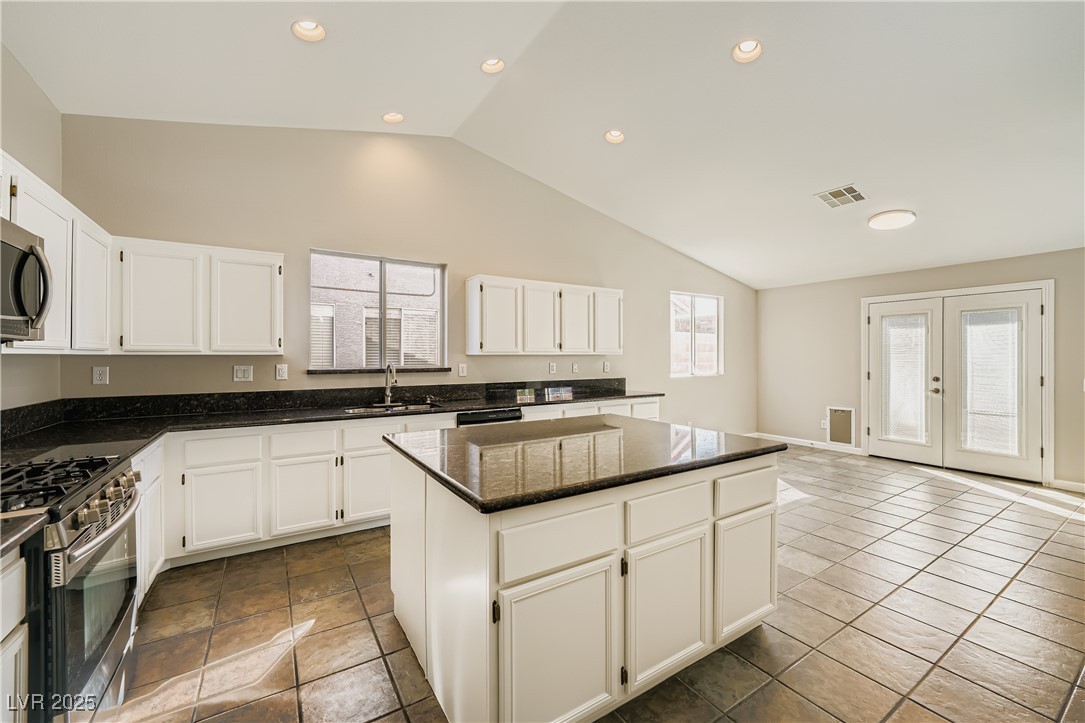 9513 Kelly Creek Avenue