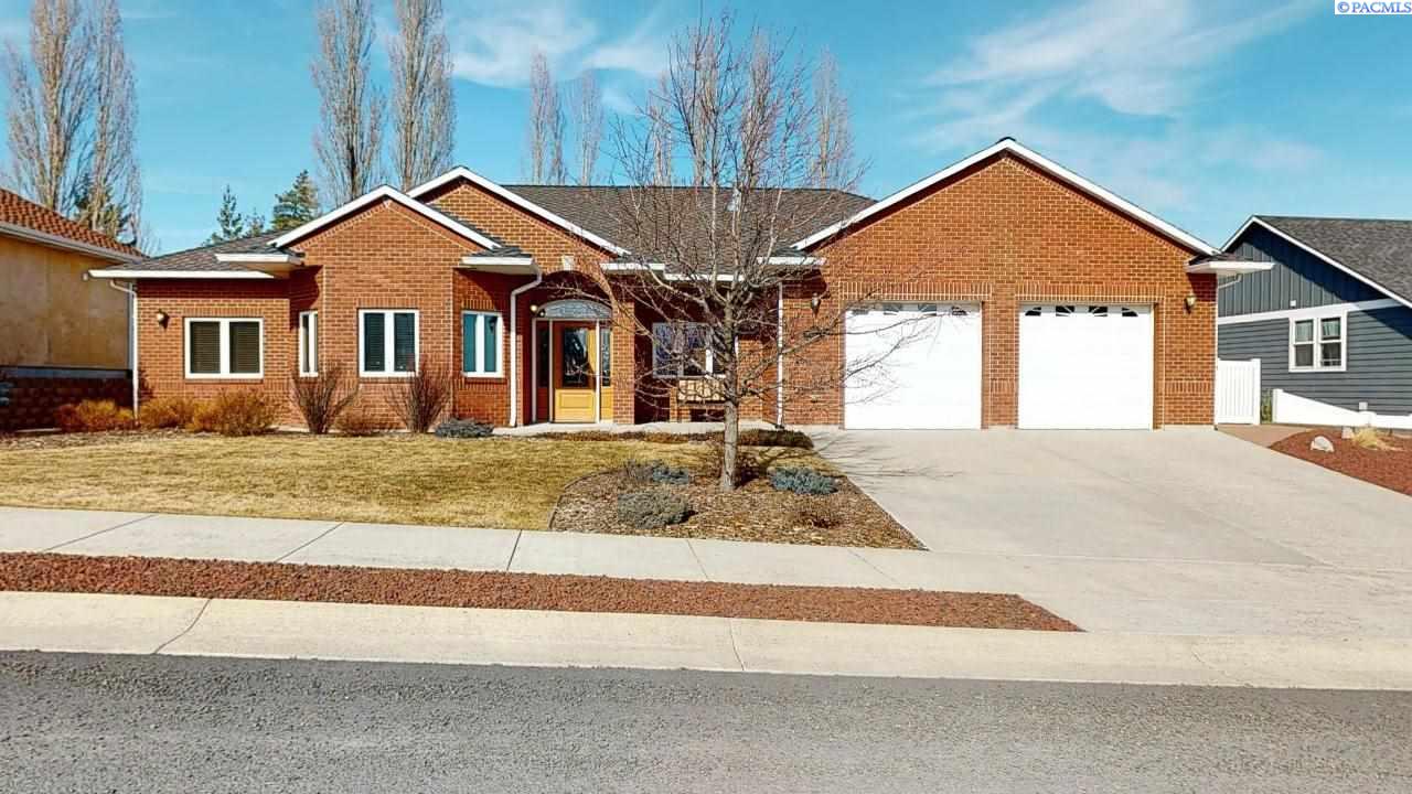 300 SW Prairie Ct