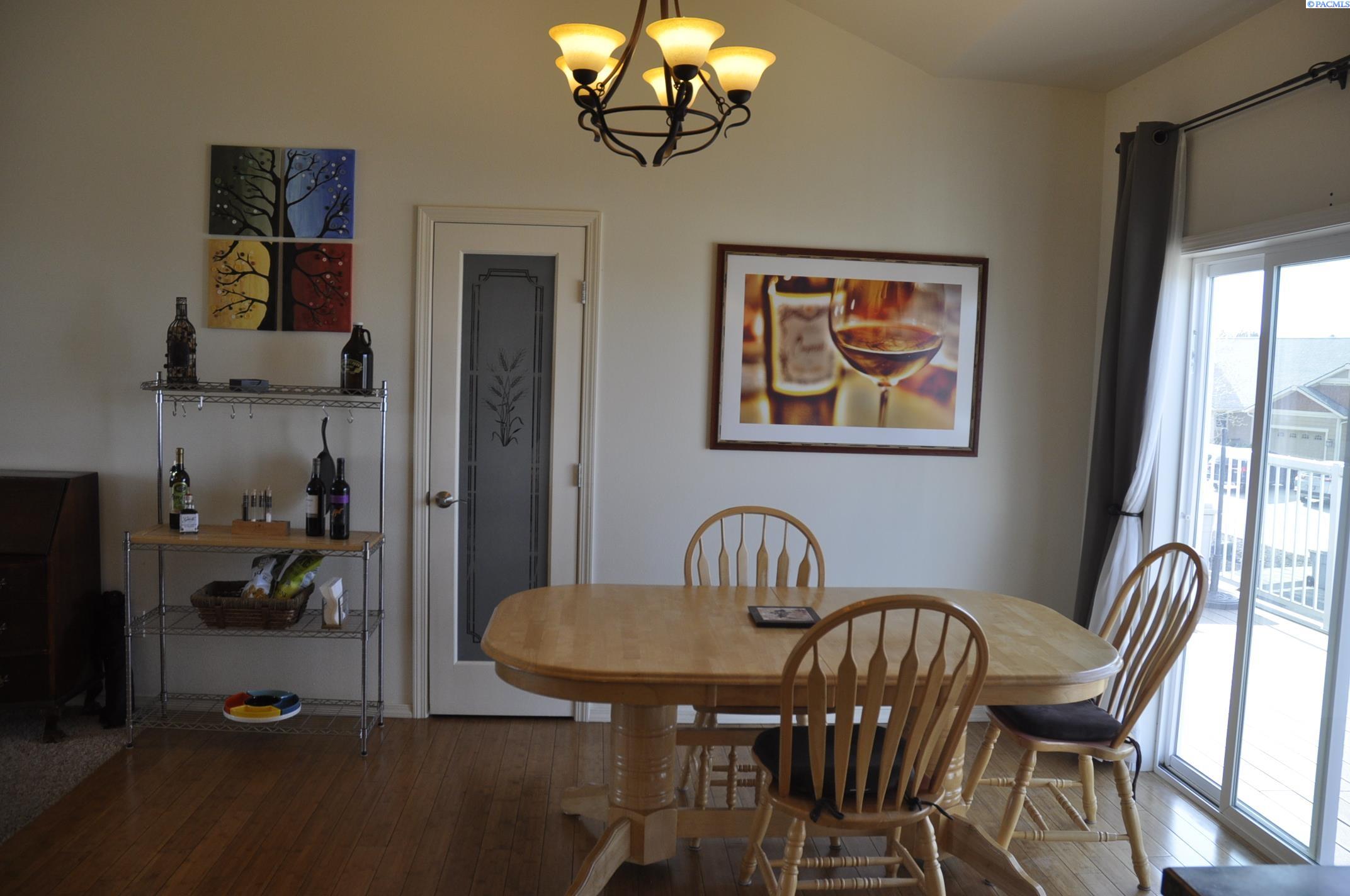 725 NW Terre View
