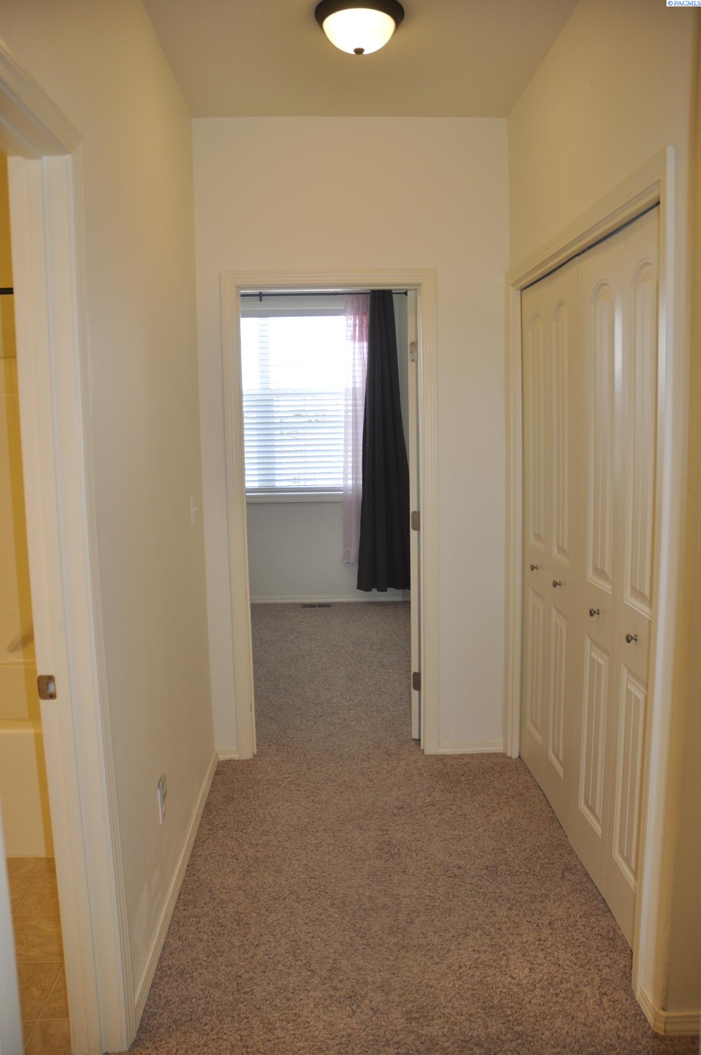 725 NW Terre View