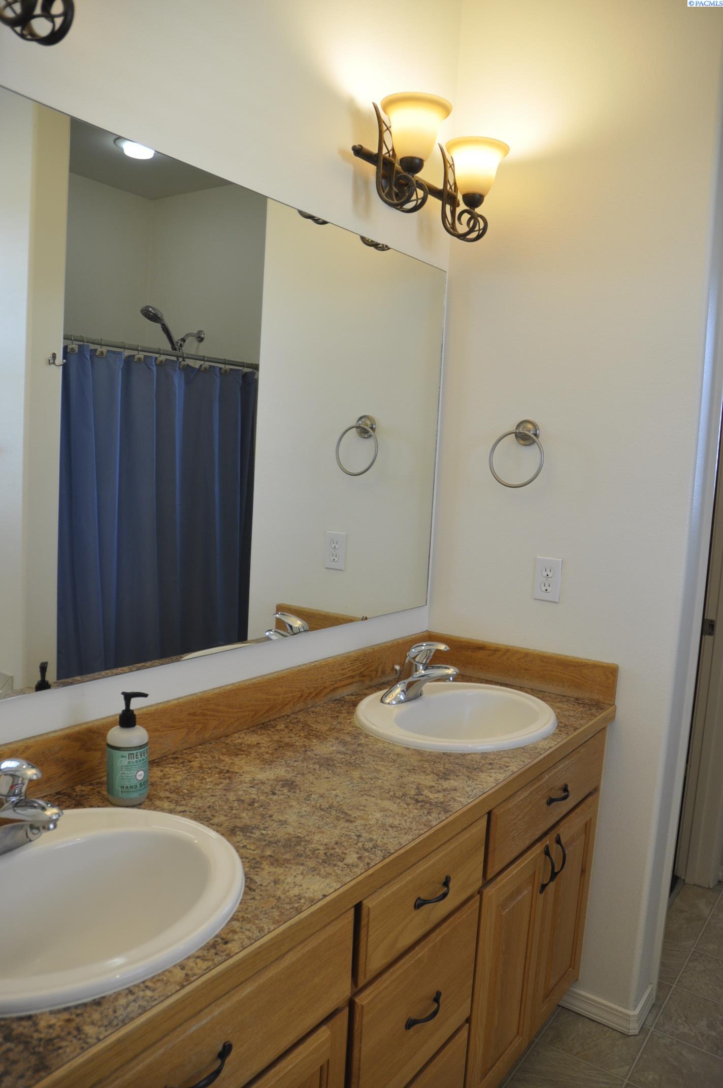 725 NW Terre View