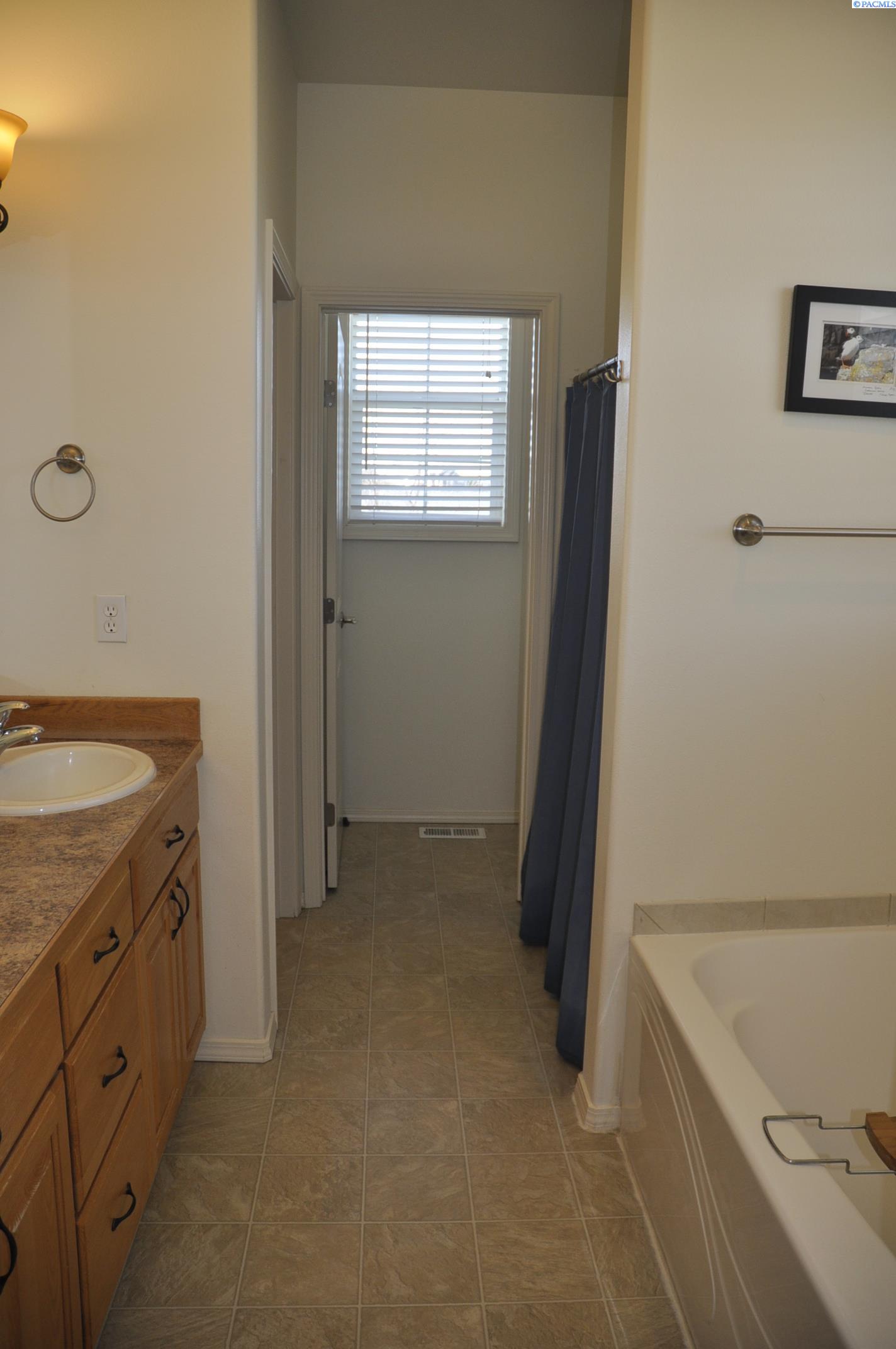 725 NW Terre View