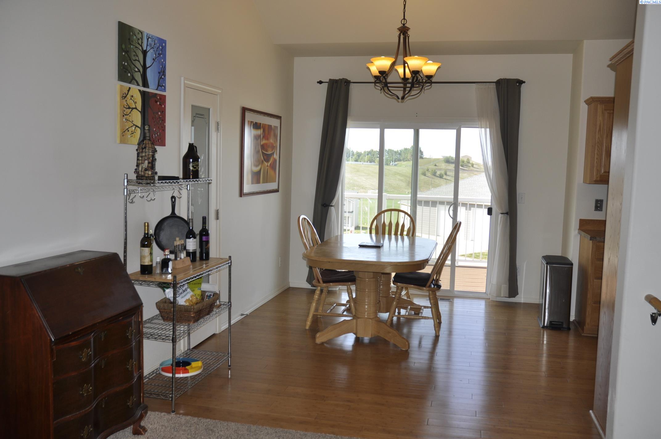 725 NW Terre View