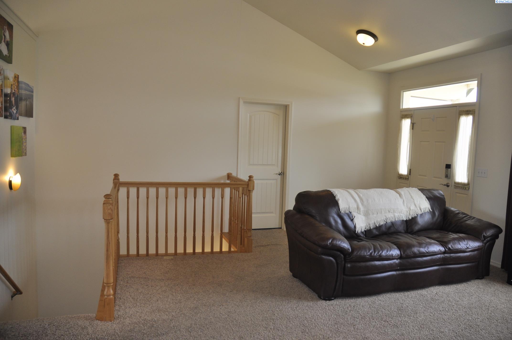 725 NW Terre View
