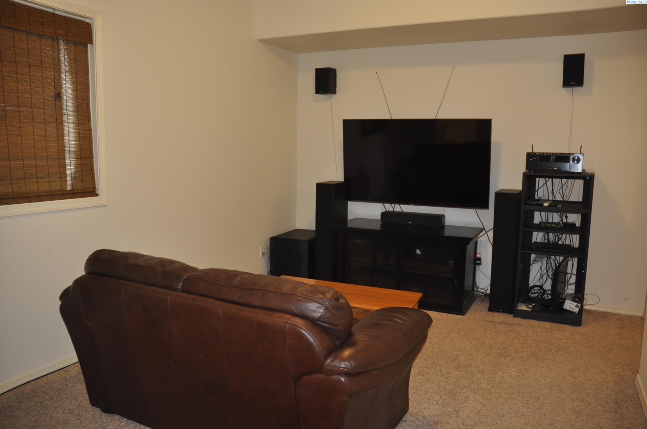 725 NW Terre View