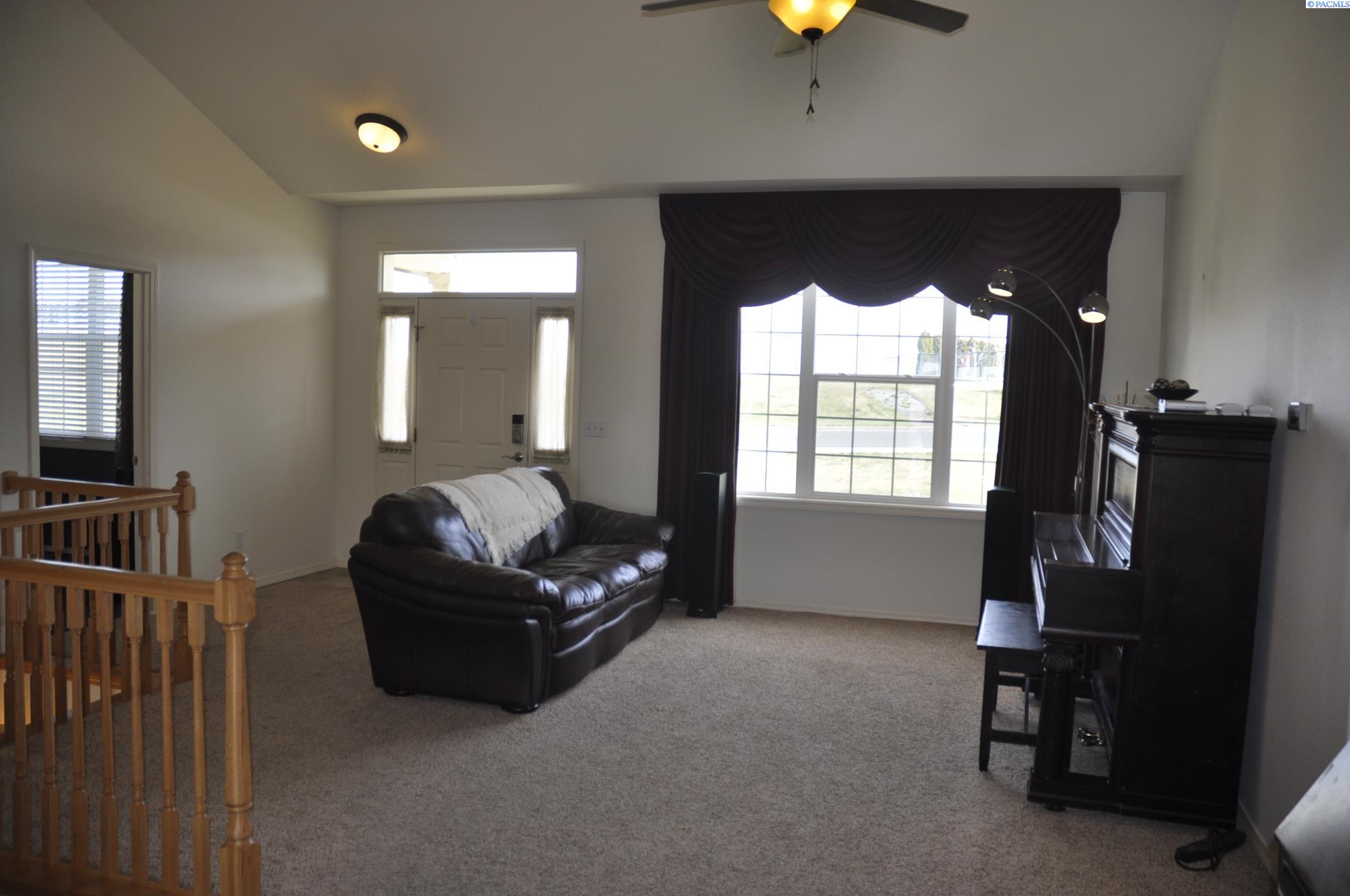725 NW Terre View