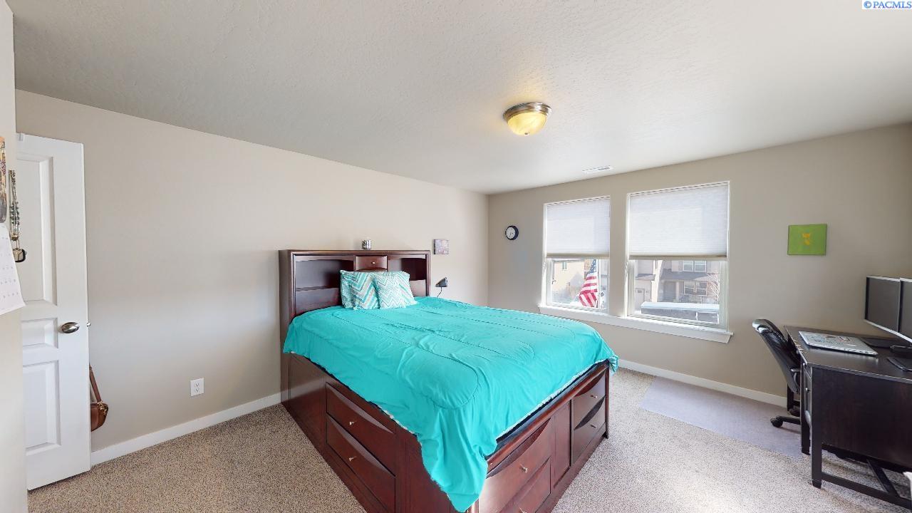 1910 SW Panorama DR