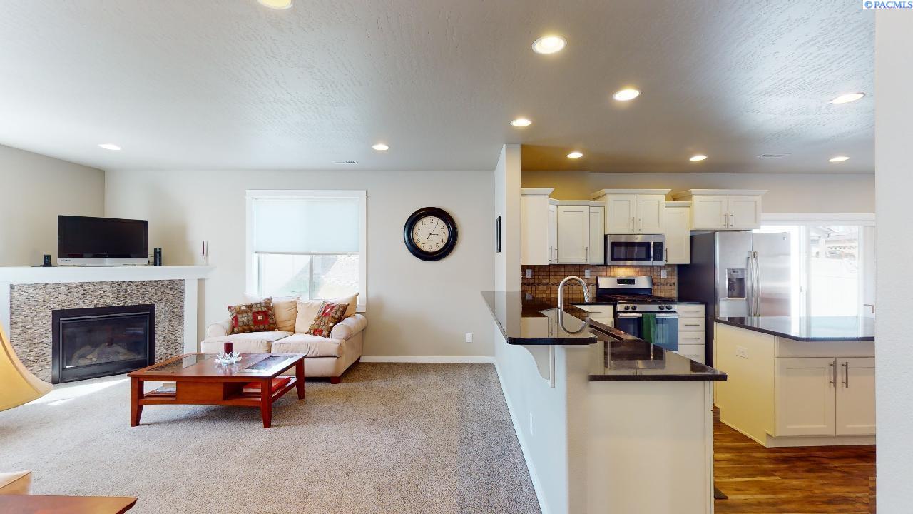1910 SW Panorama DR