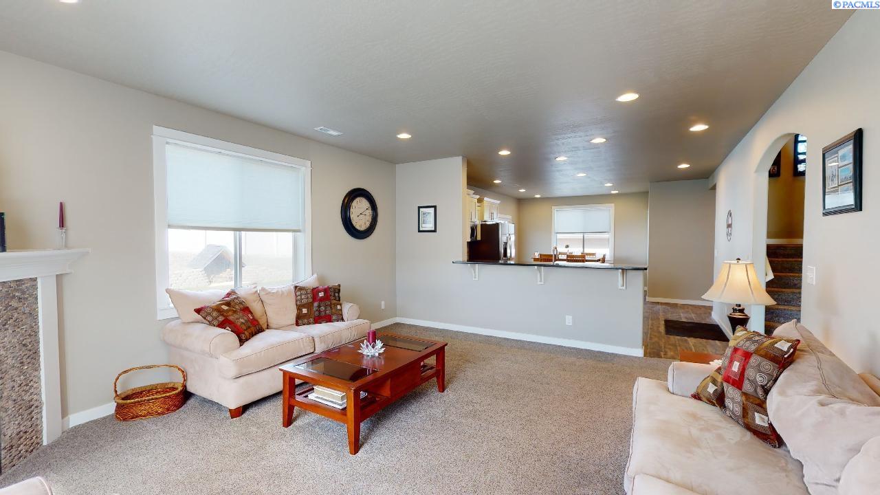 1910 SW Panorama DR