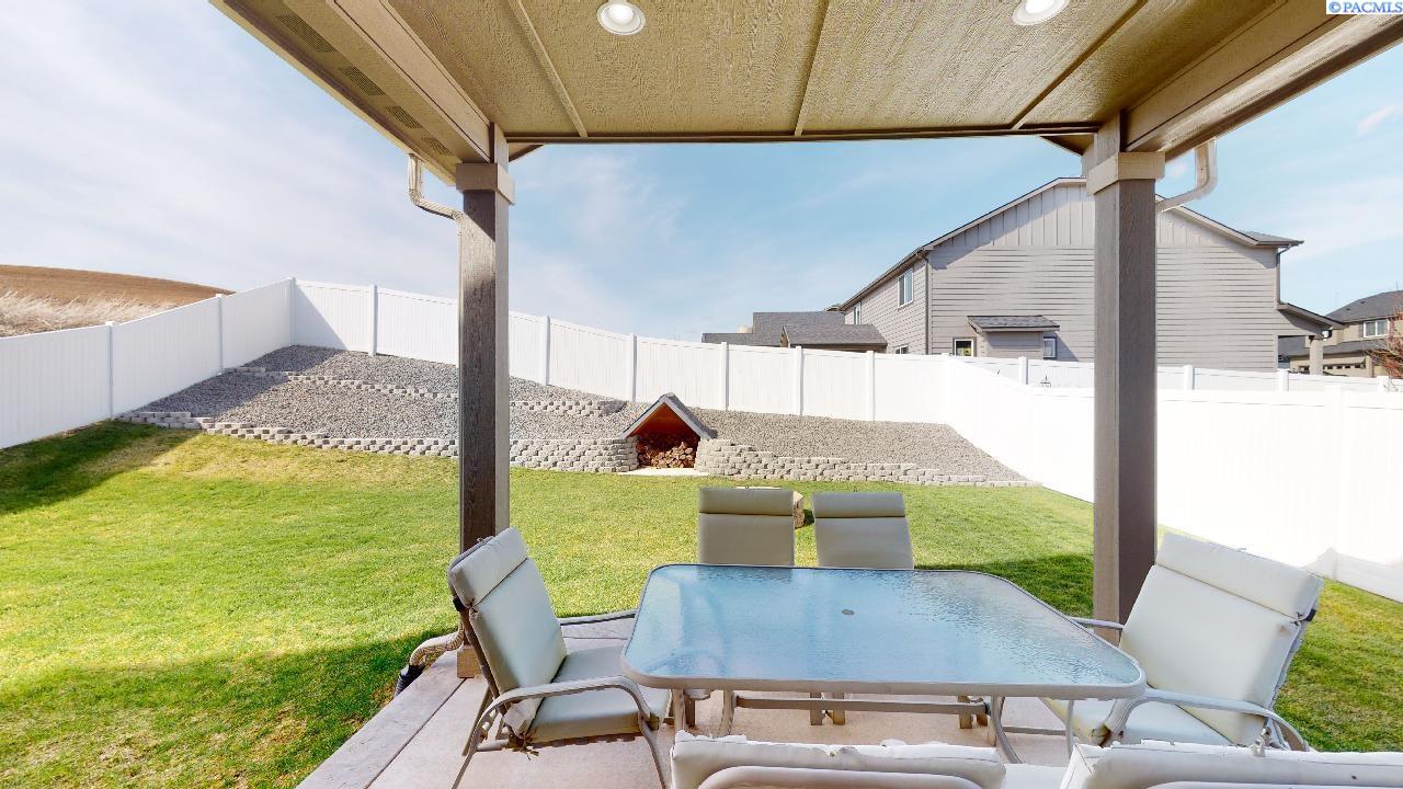 1910 SW Panorama DR