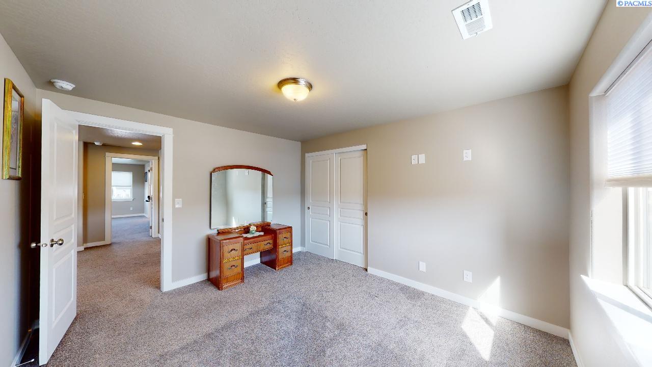 1910 SW Panorama DR