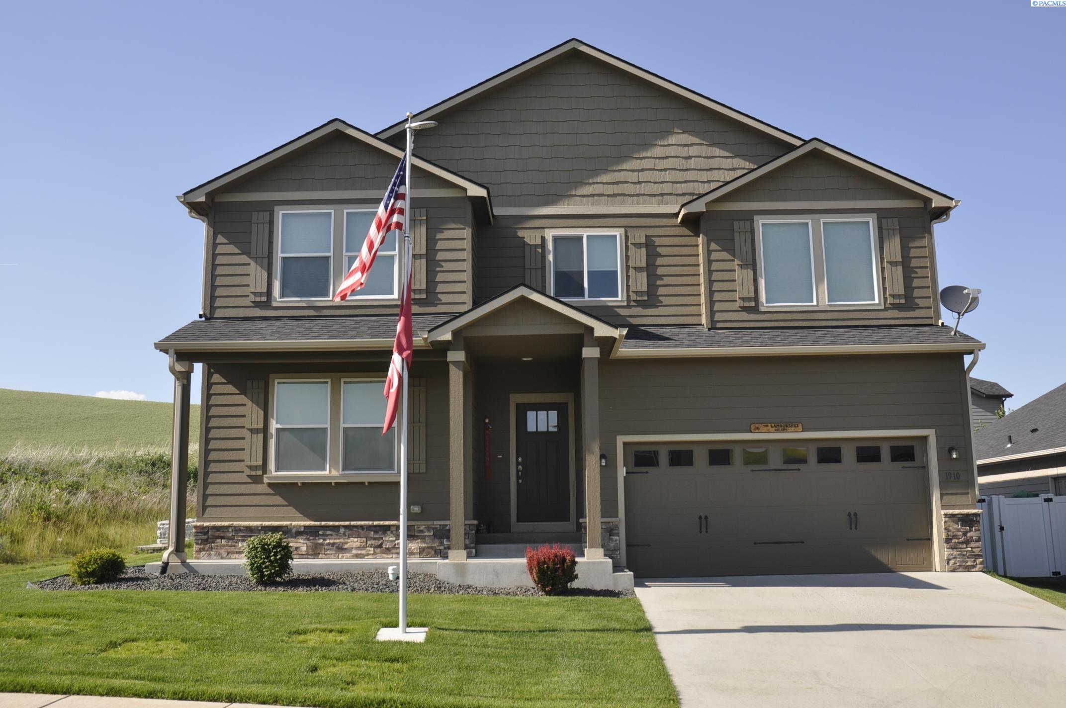 1910 SW Panorama DR