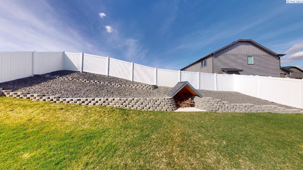 1910 SW Panorama DR