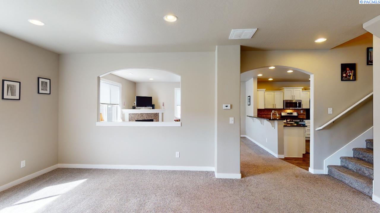 1910 SW Panorama DR