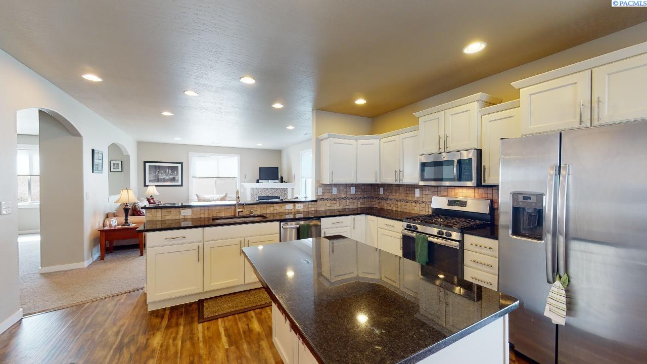 1910 SW Panorama DR