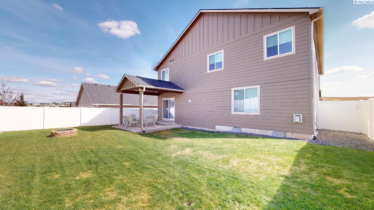1910 SW Panorama DR