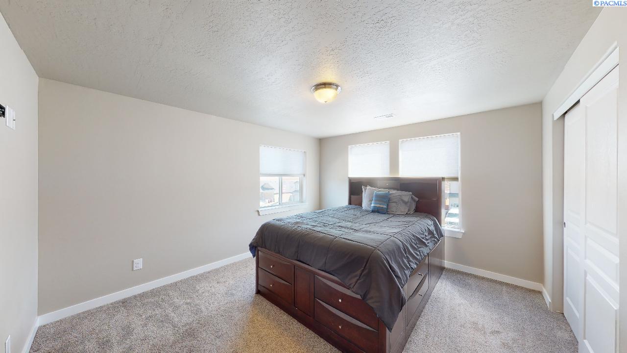 1910 SW Panorama DR