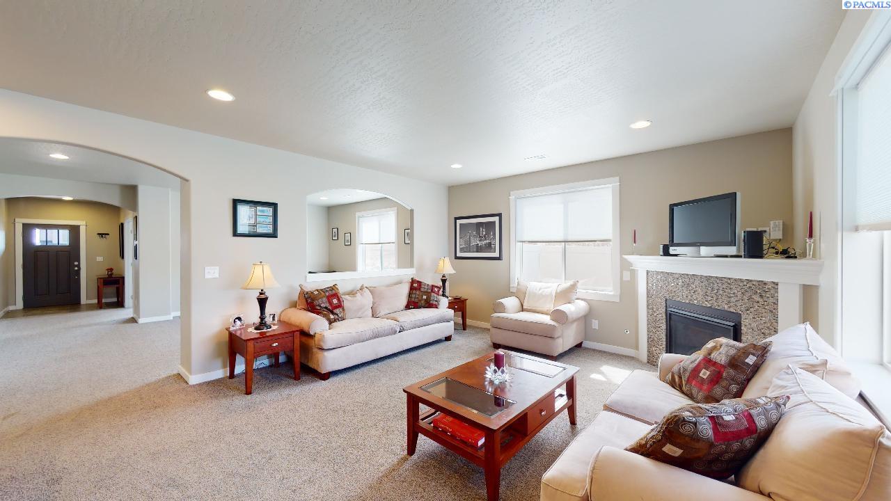 1910 SW Panorama DR