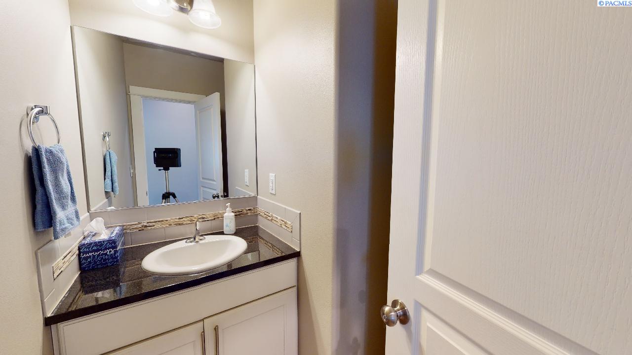 1910 SW Panorama DR